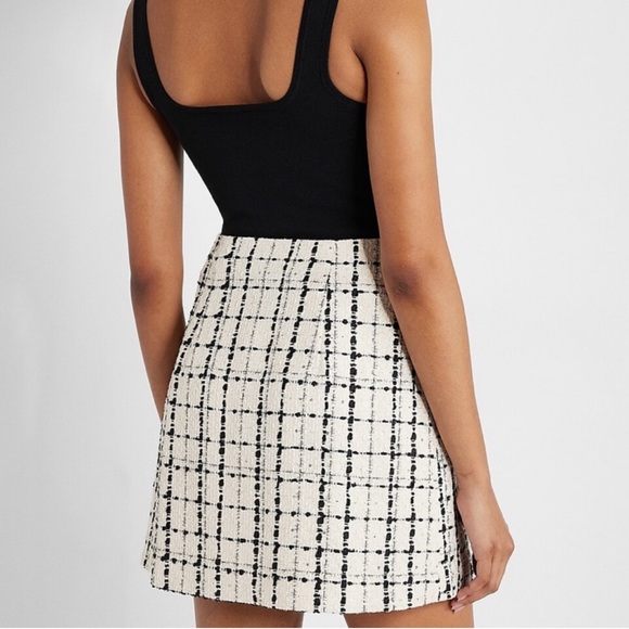 Express Tweed Mini Skirt in Cream and Black with Gold Buttons in Size 12 - Picture 4 of 10